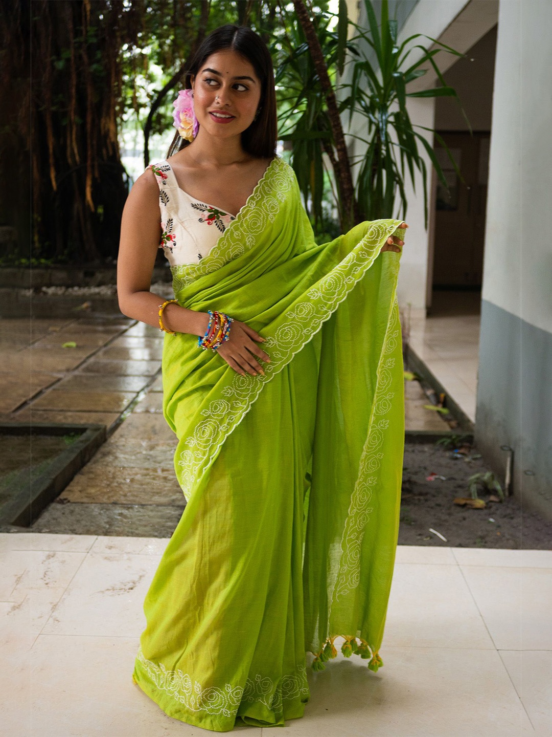 

Uttariya Embroidered Pure Cotton Saree, Lime green