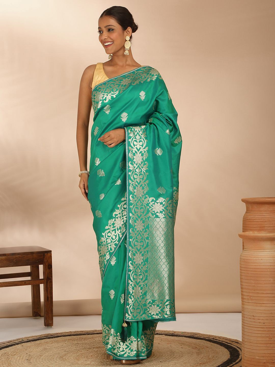 

Likha Women Floral Zari Saree With Blouse Piece, Green