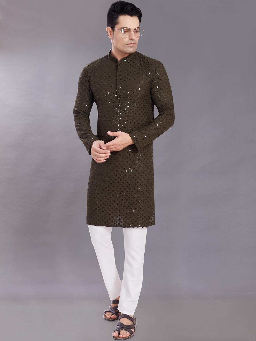 

DIVISIVE Geometric Embroidered Sequinned Mandarin Collar Straight Kurta, Green
