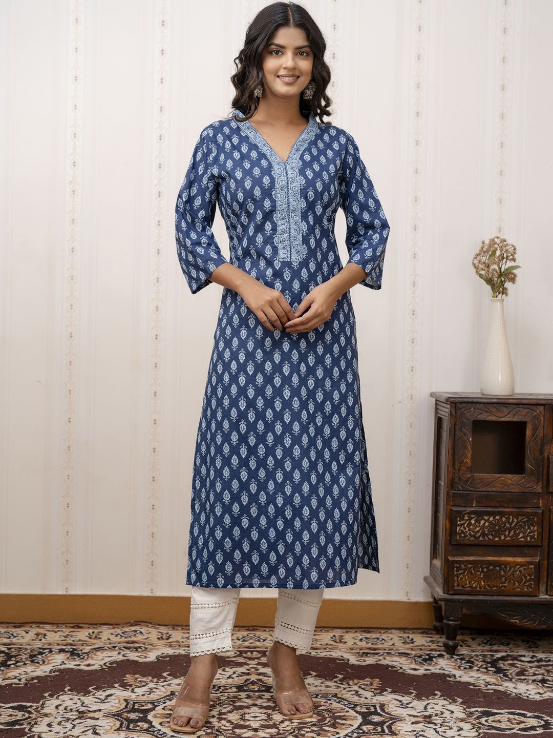 

Nayo Floral Printed Cotton Straight Kurta, Blue