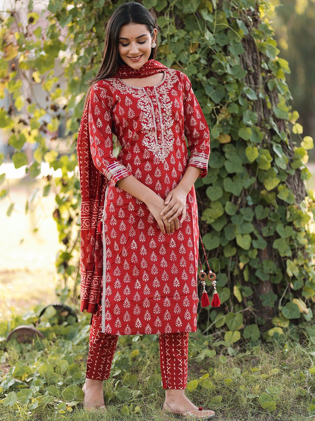 

Anni Designer Floral Printed Round Neck Kurta with Trouser & Dupatta, Red