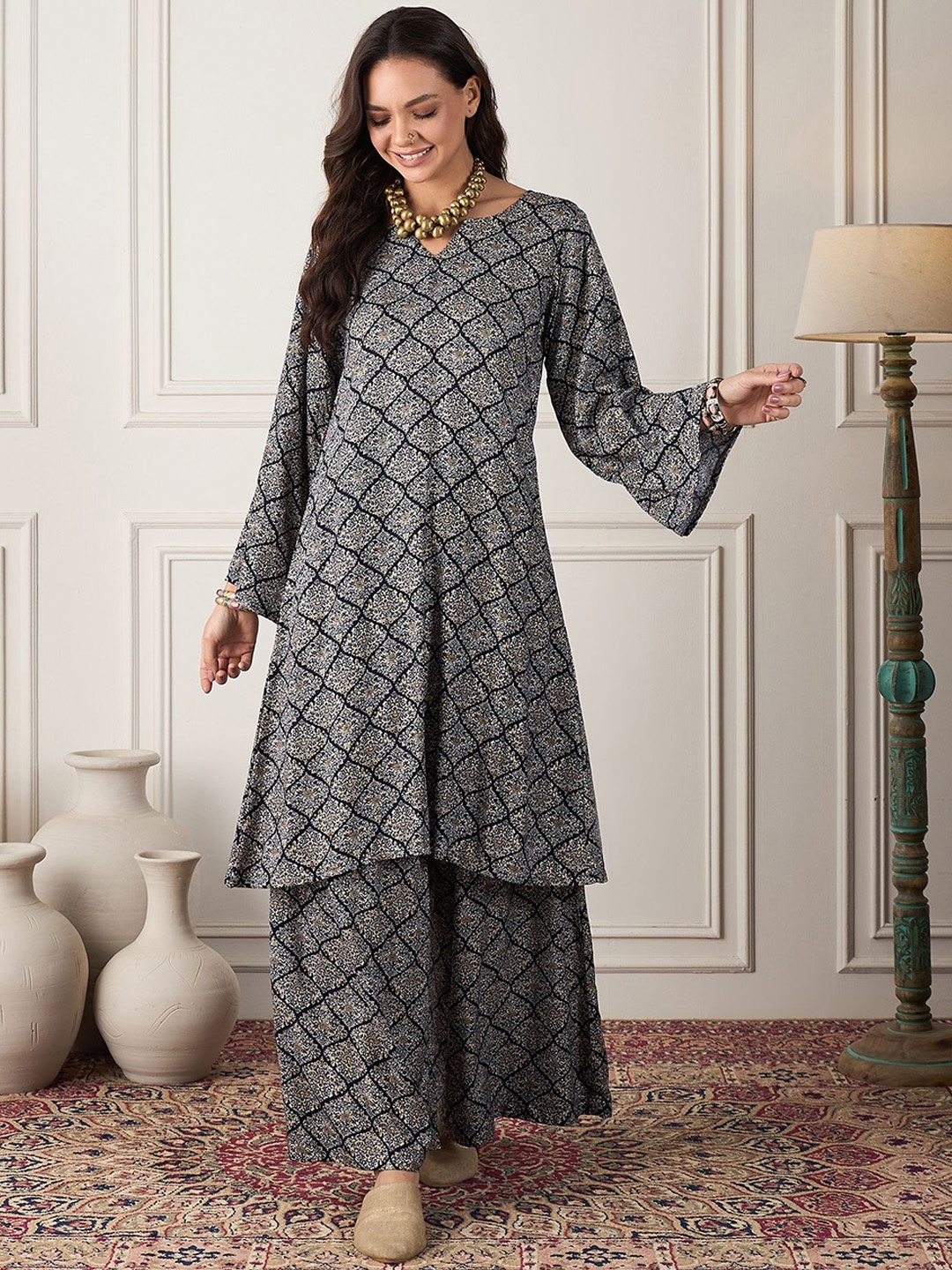 

InWeave Geometric Printed A-Line Kurta With Palazzos, Navy blue