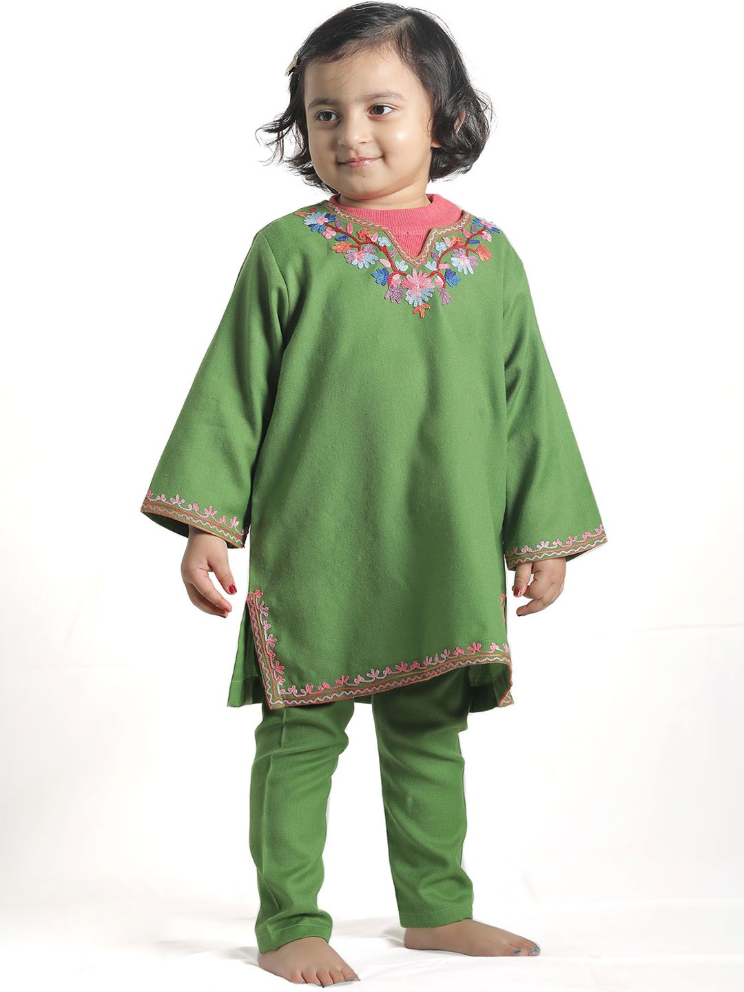 

TJORI Girls Floral Printed Pure Woolen Kurta with Churidar, Green