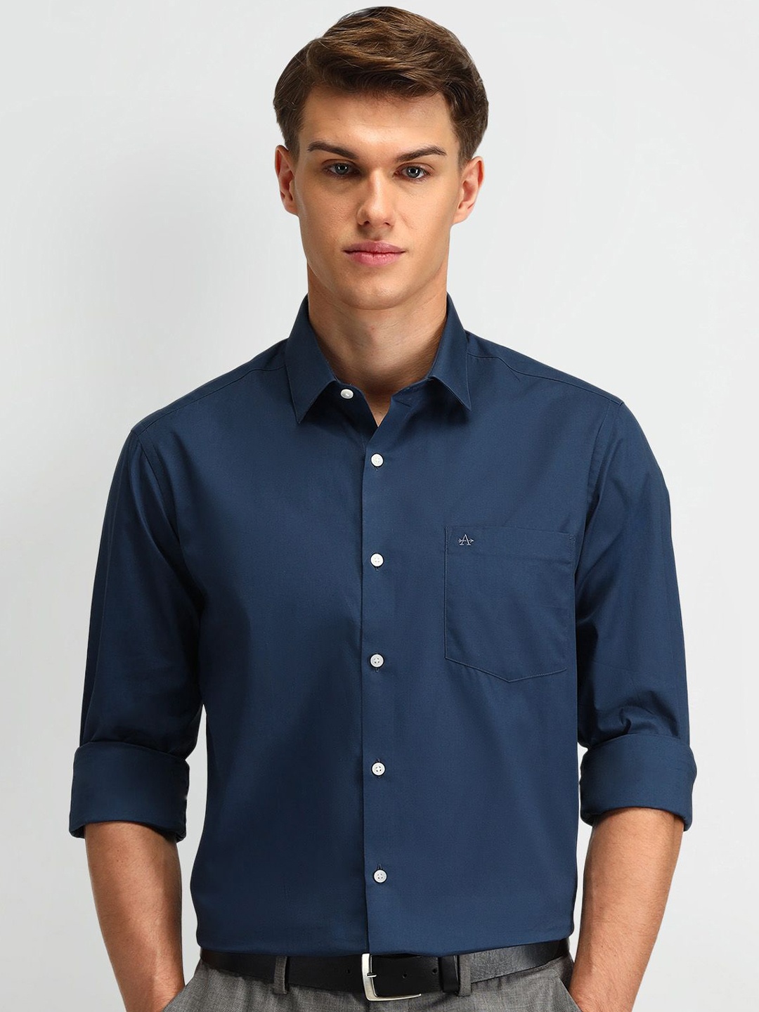 

Arrow Men Manhattan Spread Collar Solid Cotton Slim Fit Formal Shirt, Navy blue