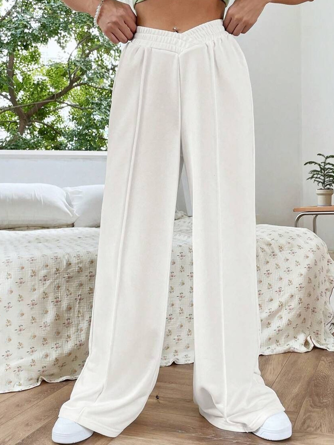 

Stylecast X Slyck Solid Pattern Wide Leg Trouser, White