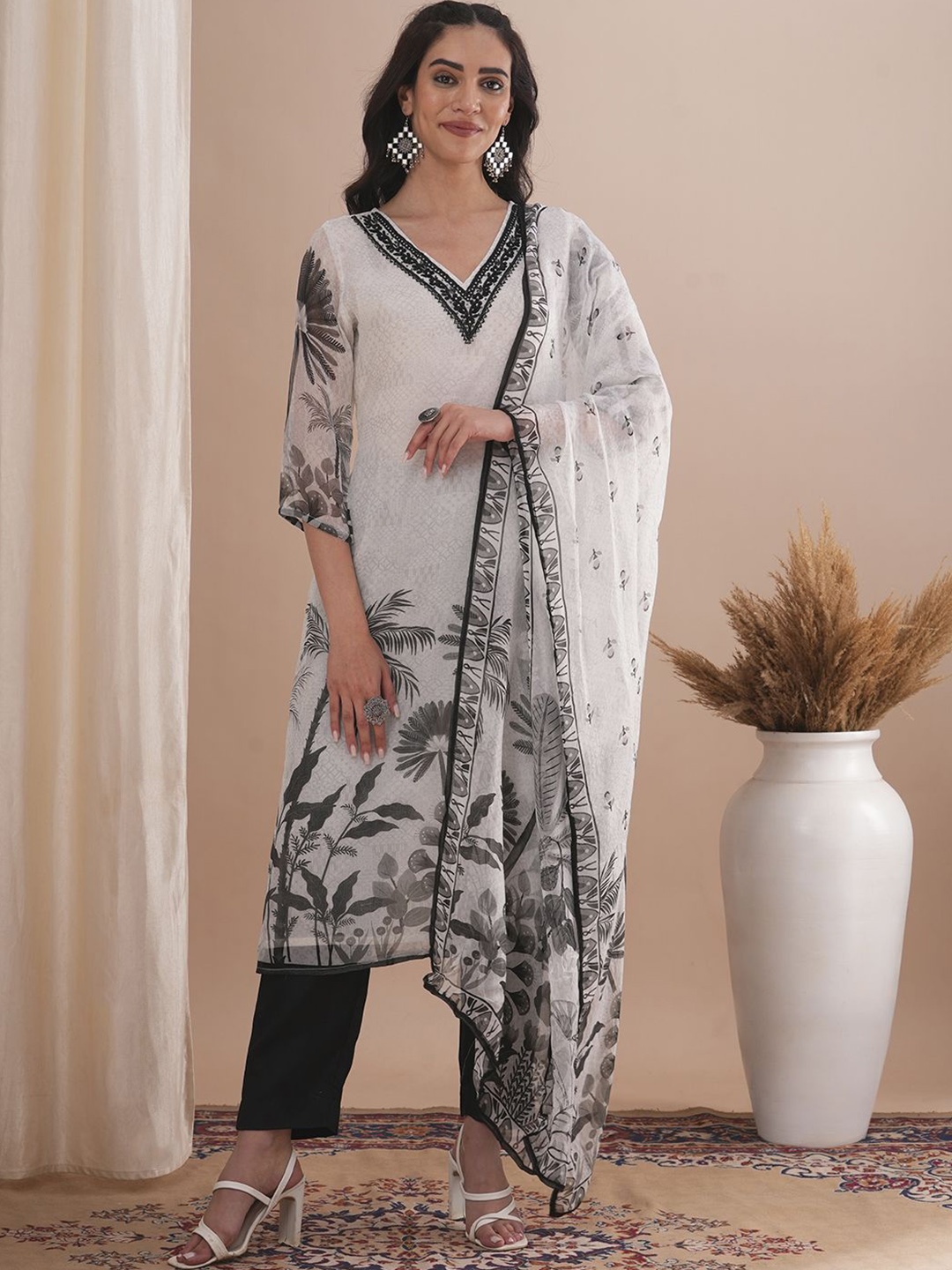 

FASHOR Ethnic Motifs Printed Beads and Stones Organza Straight Kurta & Trouser & Dupatta, White