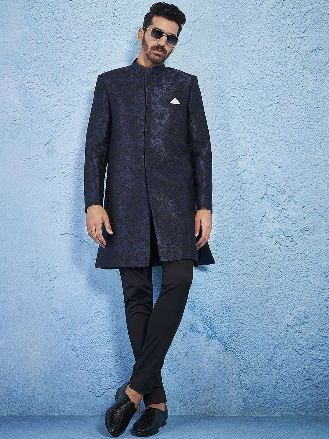 

VASTRAMAY Men Self-Design Sherwani Set, Navy blue