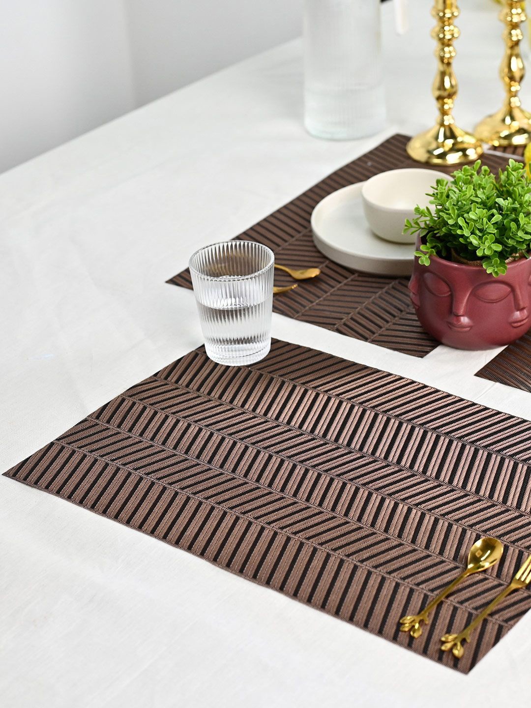 

MARKET99 Brown & Black 6 Pieces Textured Table Placemats