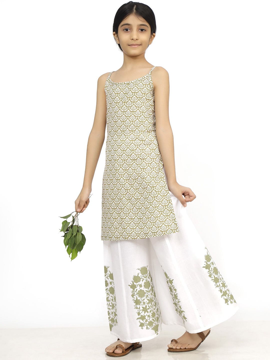 

TJORI Girls Ethnic Motifs Printed Pure Cotton Straight Kurta with Palazzos, Green