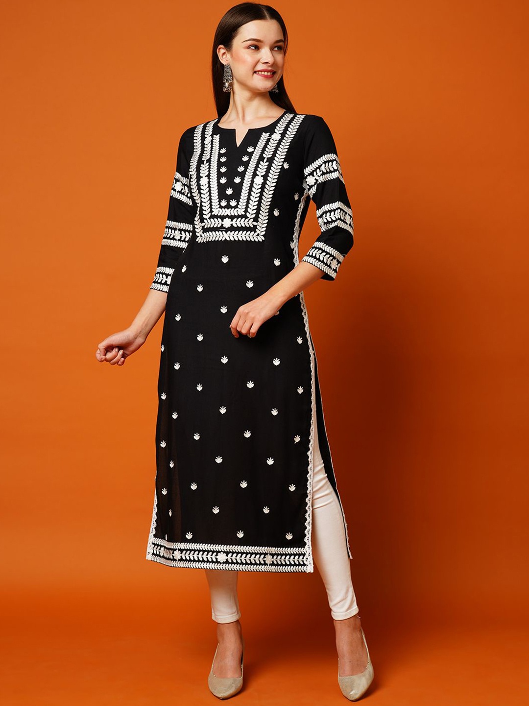 

zeenat libas Floral Embroidered Round neck Three-Quarter Sleeves Kurta, Black