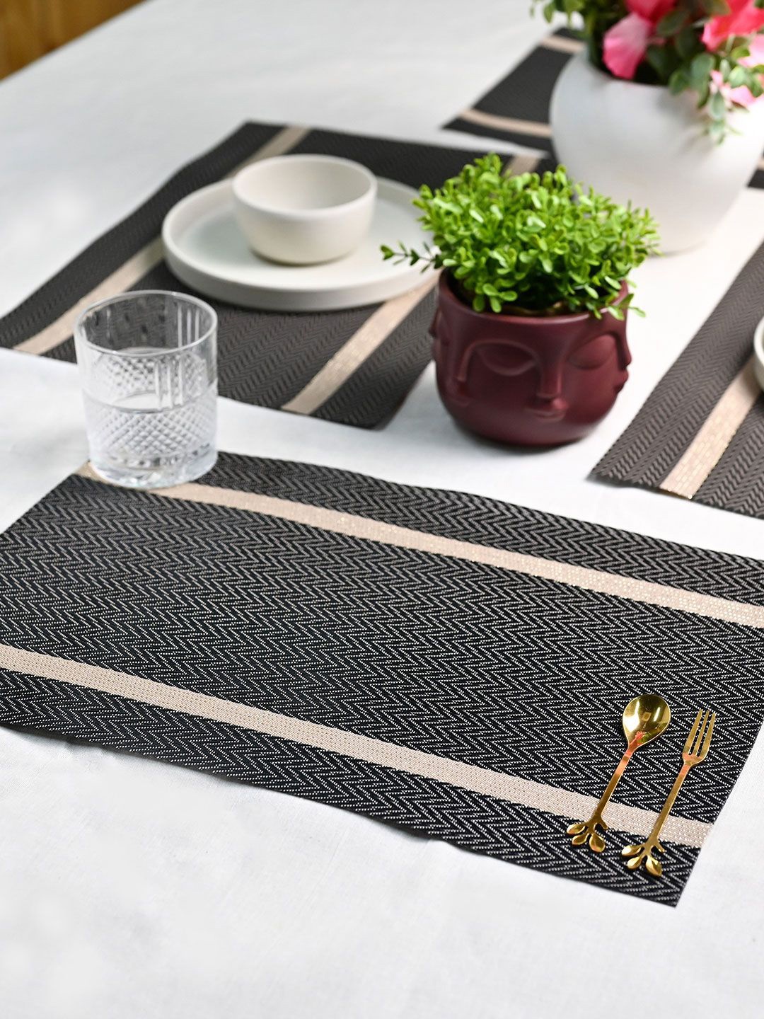 

MARKET99 Brown 6 Pieces Geometric Table Placemats