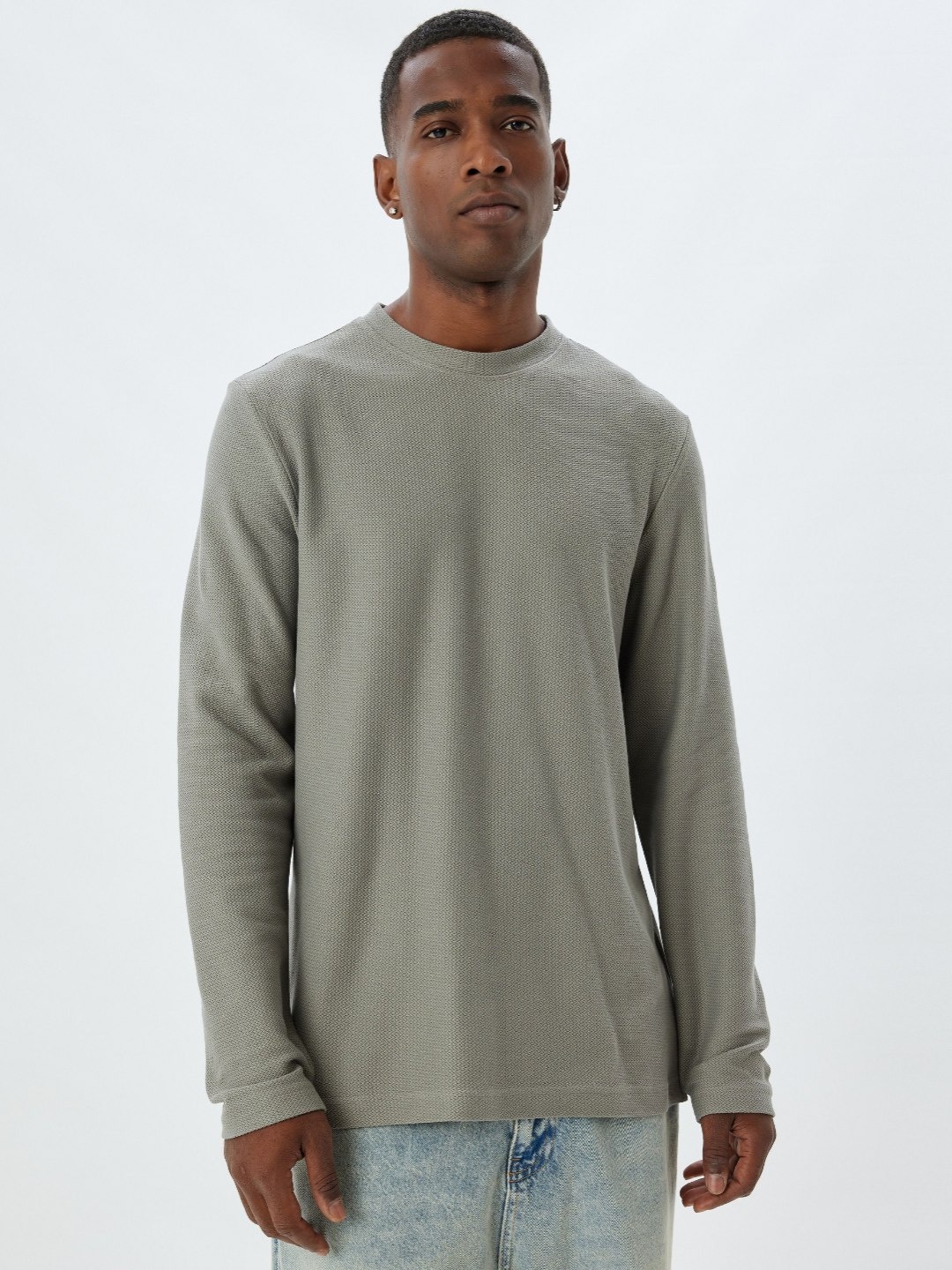 

Koton Men Solid Round Neck Cotton Relaxed Fit T-shirt, Grey