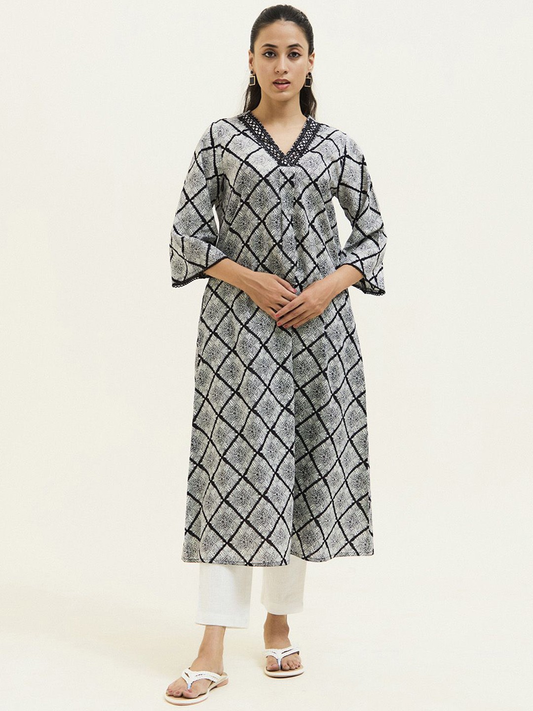 

Jaipur Kurti Handblock Printed Mirror Work Pakistani Kurta, Black