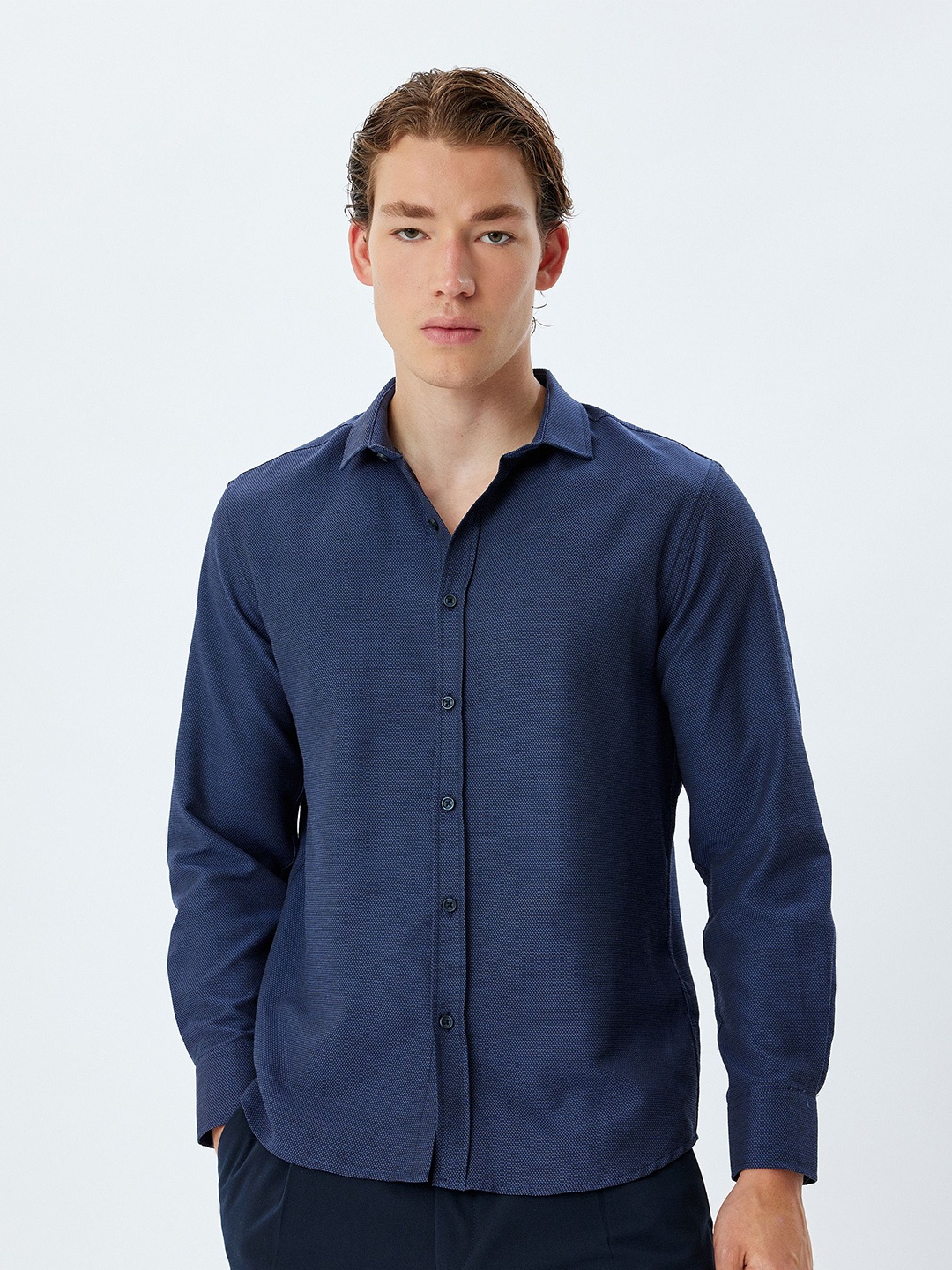 

Koton Men Spread Collar Solid Slim Fit Casual Shirt, Navy blue