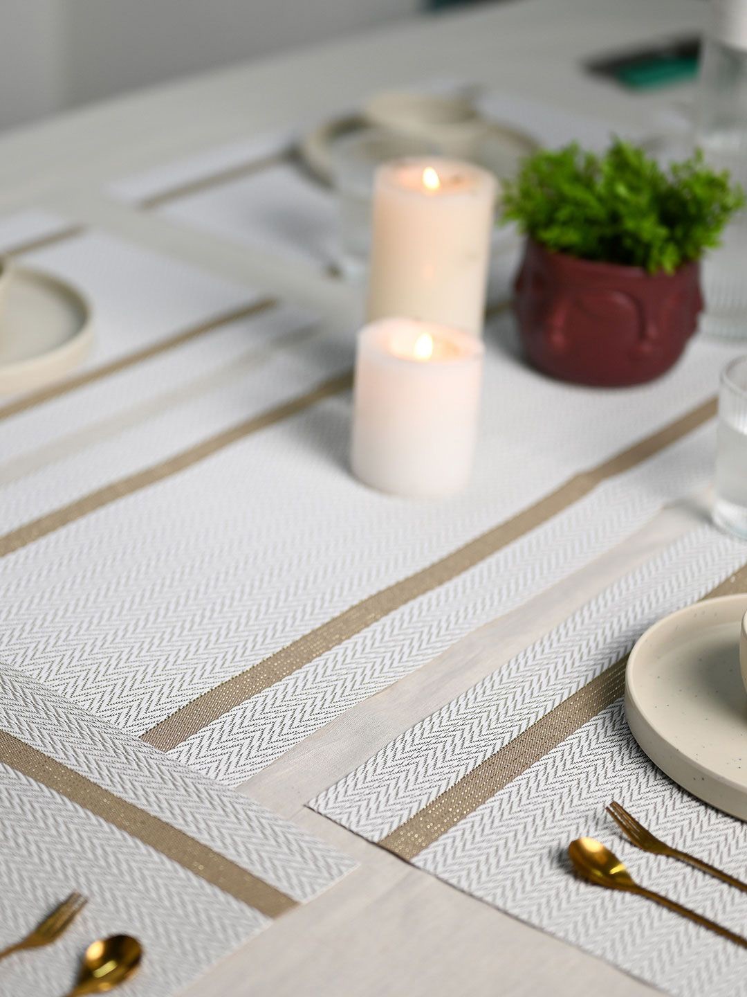 

MARKET99 White & Brown 6 Pieces Textured Table Placemats