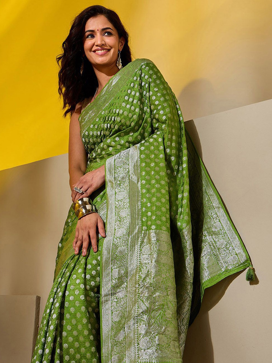 

Taneira Woven Design Zari Saree, Green