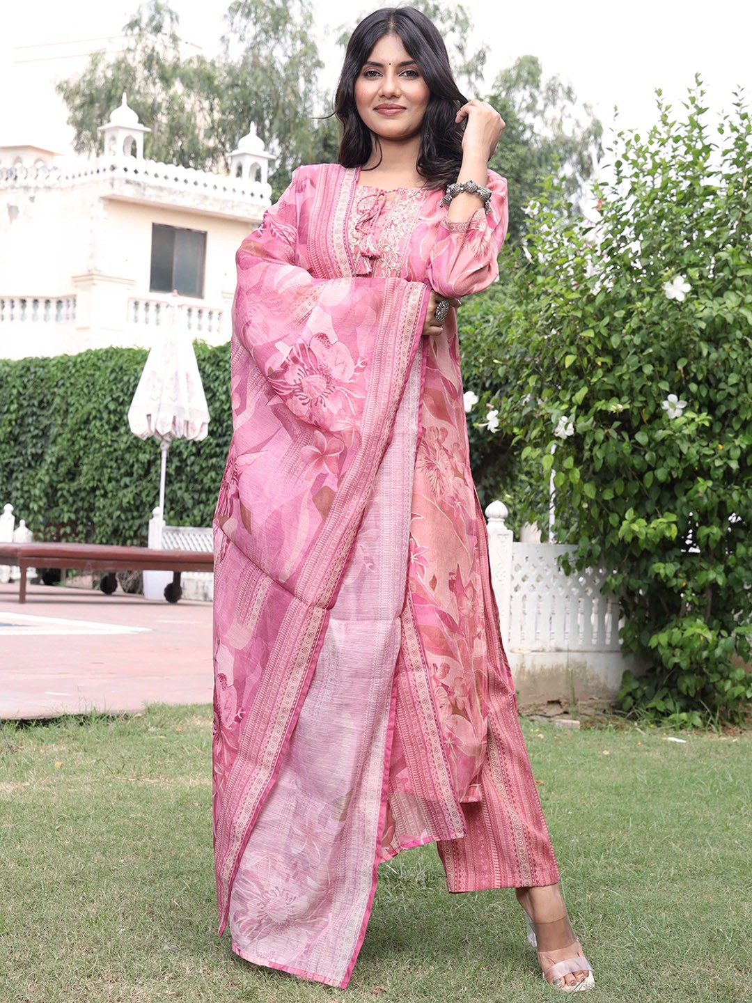 

VASVI Women Floral Printed Regular Chanderi Cotton Kurta with Palazzos & With Dupatta, Pink