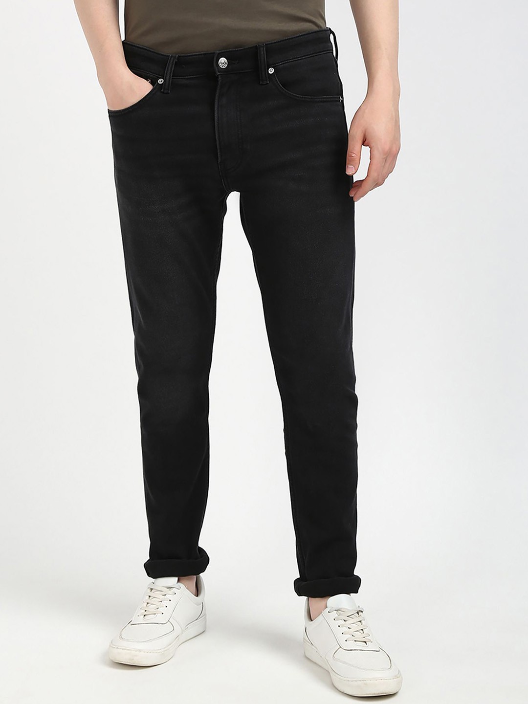 

Calvin Klein Jeans Men Tapered Fit Mid-Rise Jeans, Black