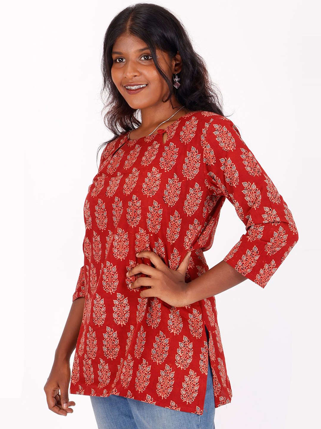 

Avishya Ethnic Motifs Printed Pure Cotton Handloom Kurti, Red
