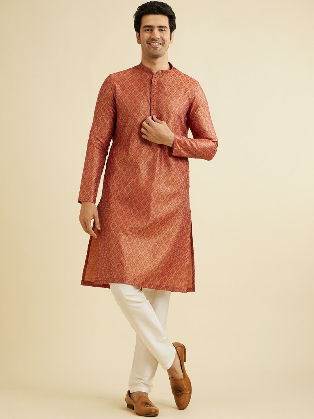 

Manyavar Floral Embroidered Mandarin Collar Straight Kurta With Trousers, Rust