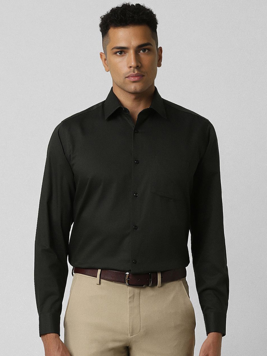 

Van Heusen Men Spread Collar Solid Cotton Formal Shirt, Black