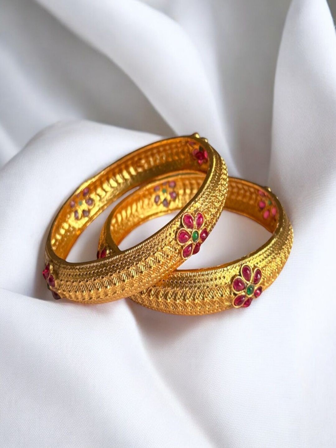 

AccessHer Set of 2 Gold Plated Stone-Studded Flower Design Bangles