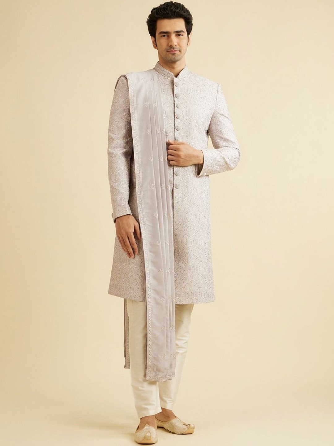 

Manyavar Men Thread Embroidered Sherwani Set, Grey