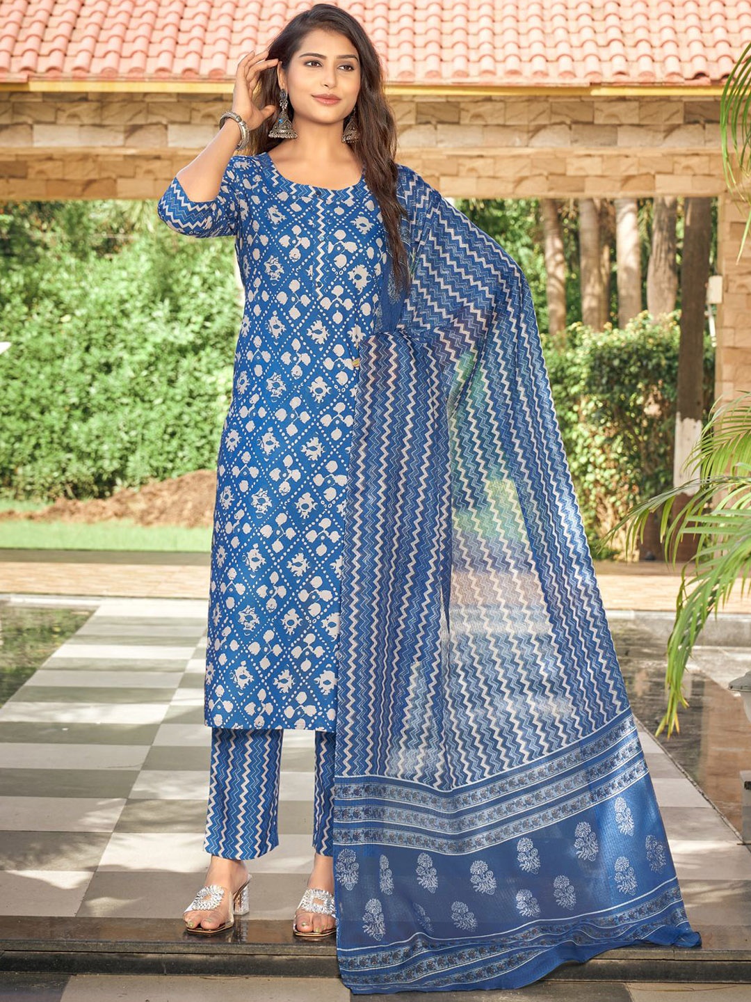 

NAINVISH Floral Printed Straight Kurta with Trousers & Dupatta, Blue
