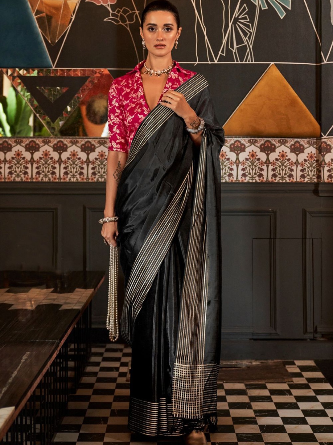 

DEVATITHI Gotta Patti Silk Blend Saree, Black