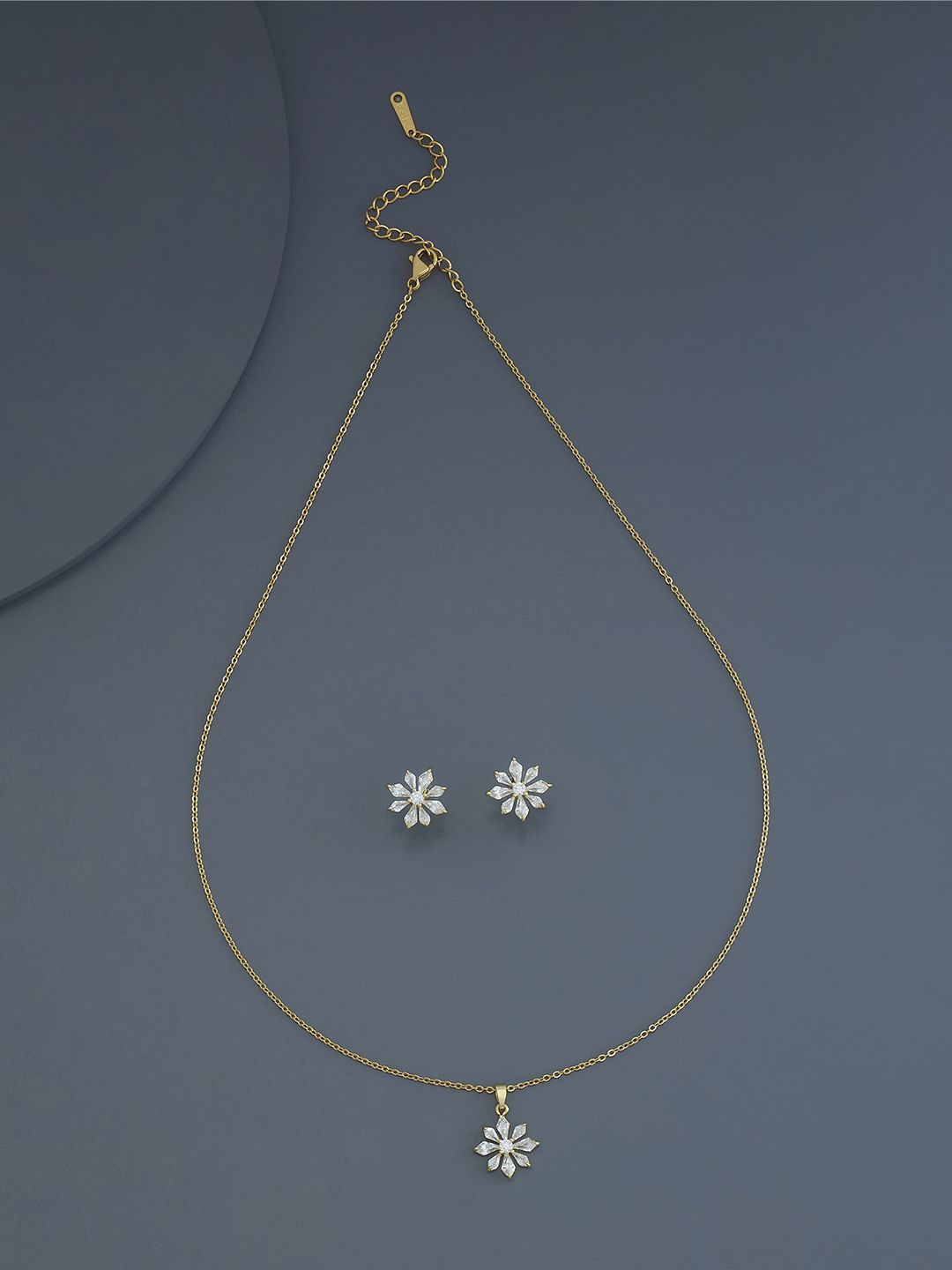 

Kushal's Fashion Jewellery Gold-Plated Cubic Zirconia-Studded Jewellery Set