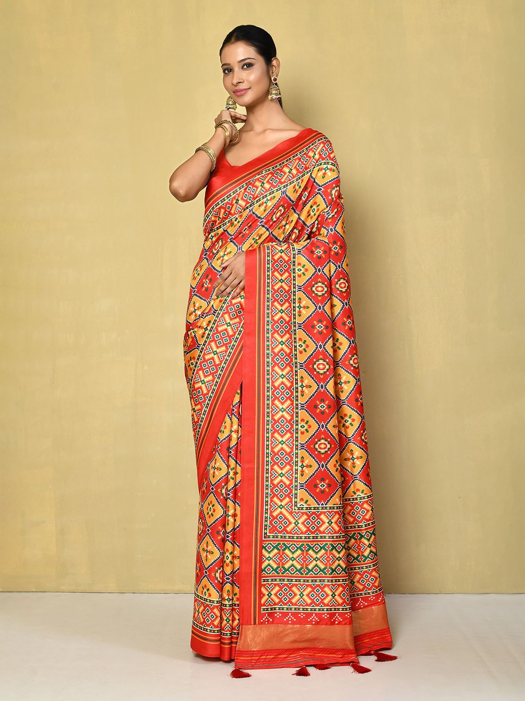 

Nazaakat by Samara Singh Bandhani Art Silk Saree, Orange