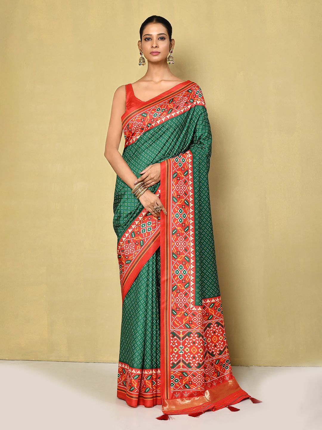 

Nazaakat by Samara Singh Ethnic Motifs Art Silk Saree, Green