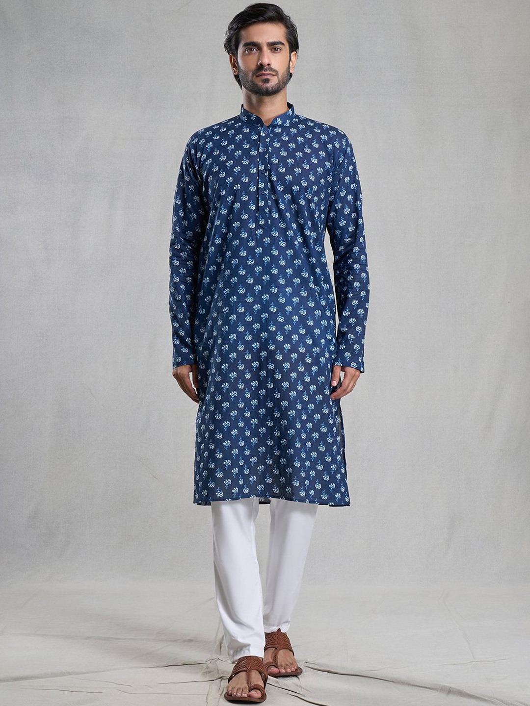 

Aryavir Malhotra Men Floral Printed Regular Pure Cotton Kurta with Trousers, Blue