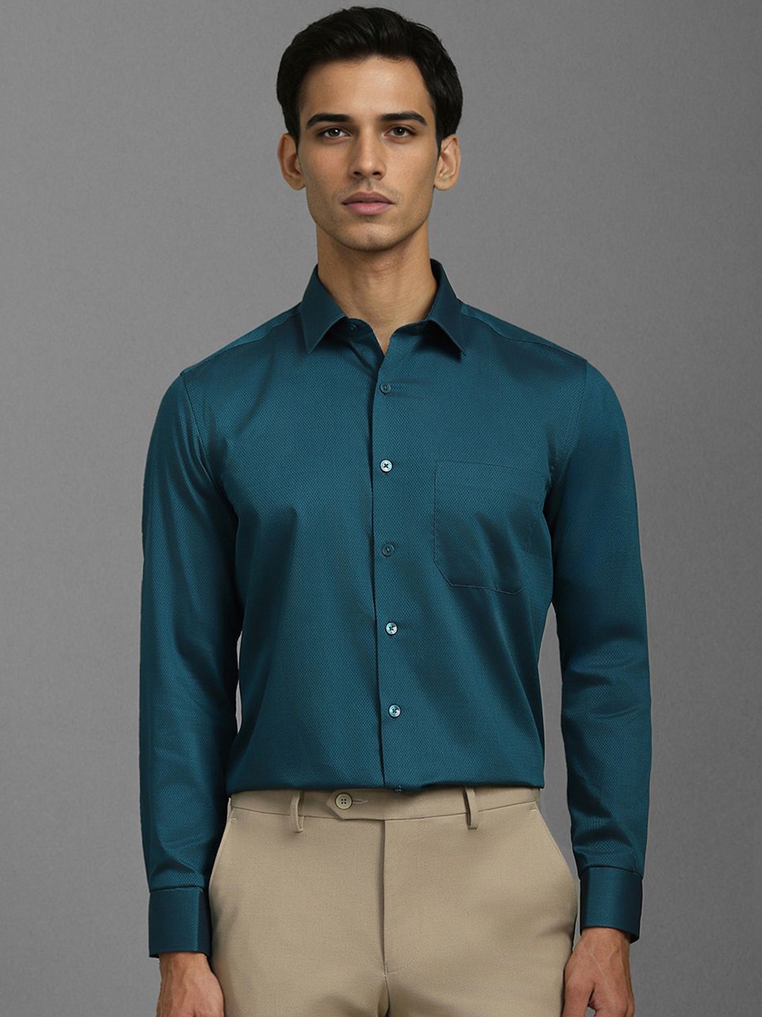 

Louis Philippe Men Spread Collar Solid Cotton Slim Fit Formal Shirt, Green