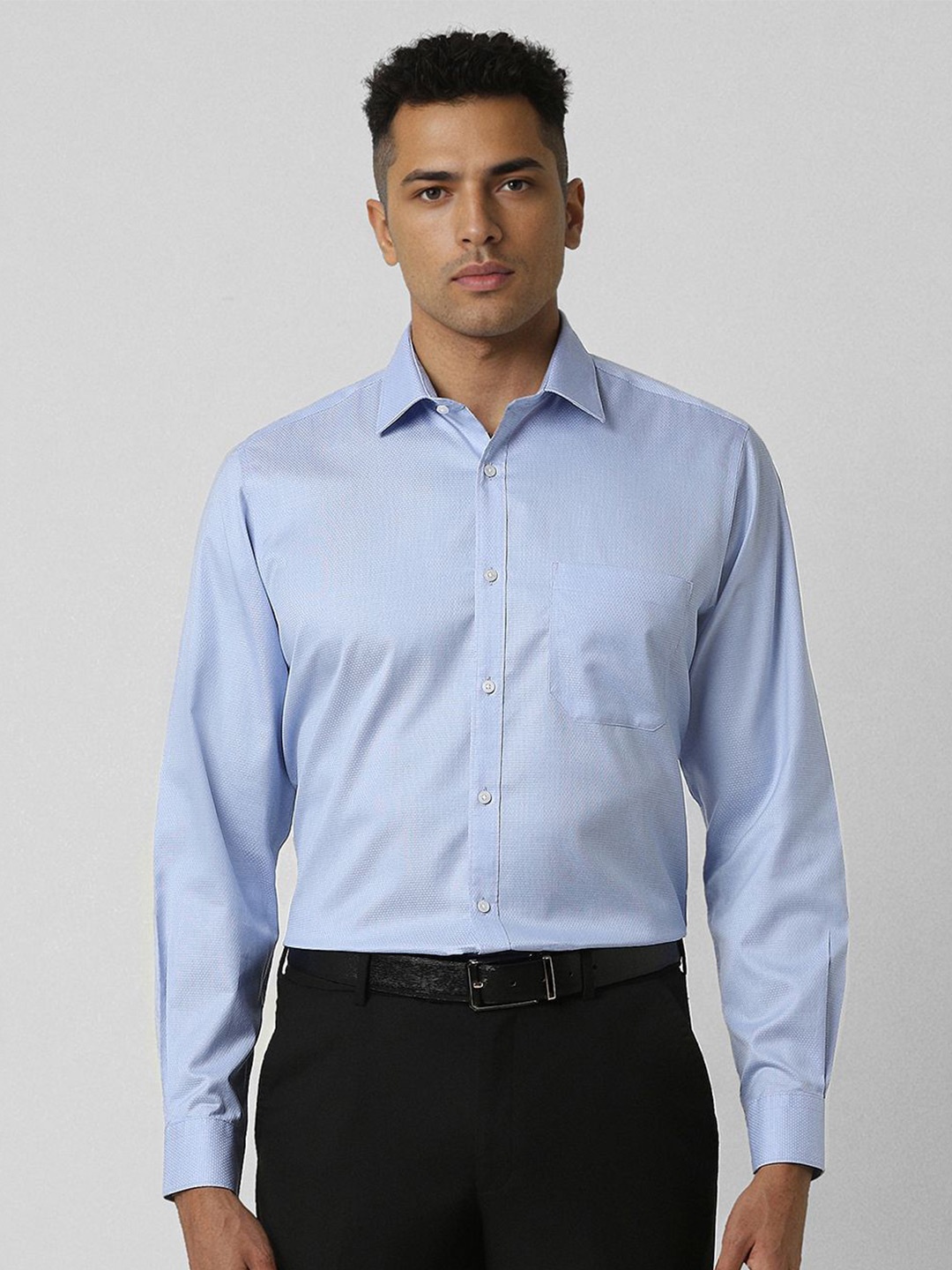 

Van Heusen Men Spread Collar Solid Cotton Formal Shirt, Blue