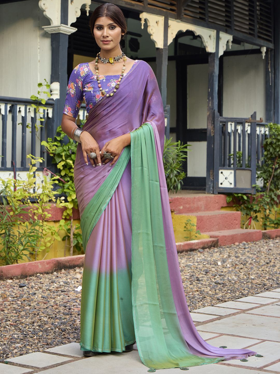 

CHUDIYA Colourblocked Beads and Stones Pure Chiffon Saree, Purple