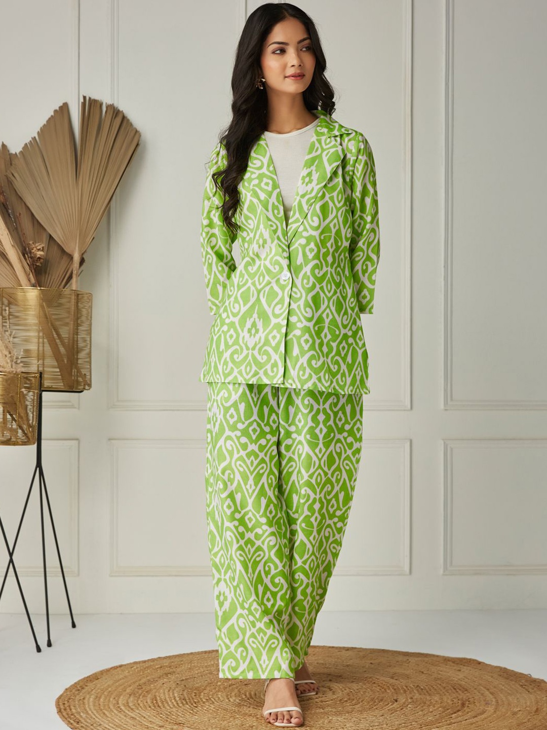 

J Turritopsis Printed Lapel Collar Three-Quarter Sleeves Jacket & Trouser, Lime green