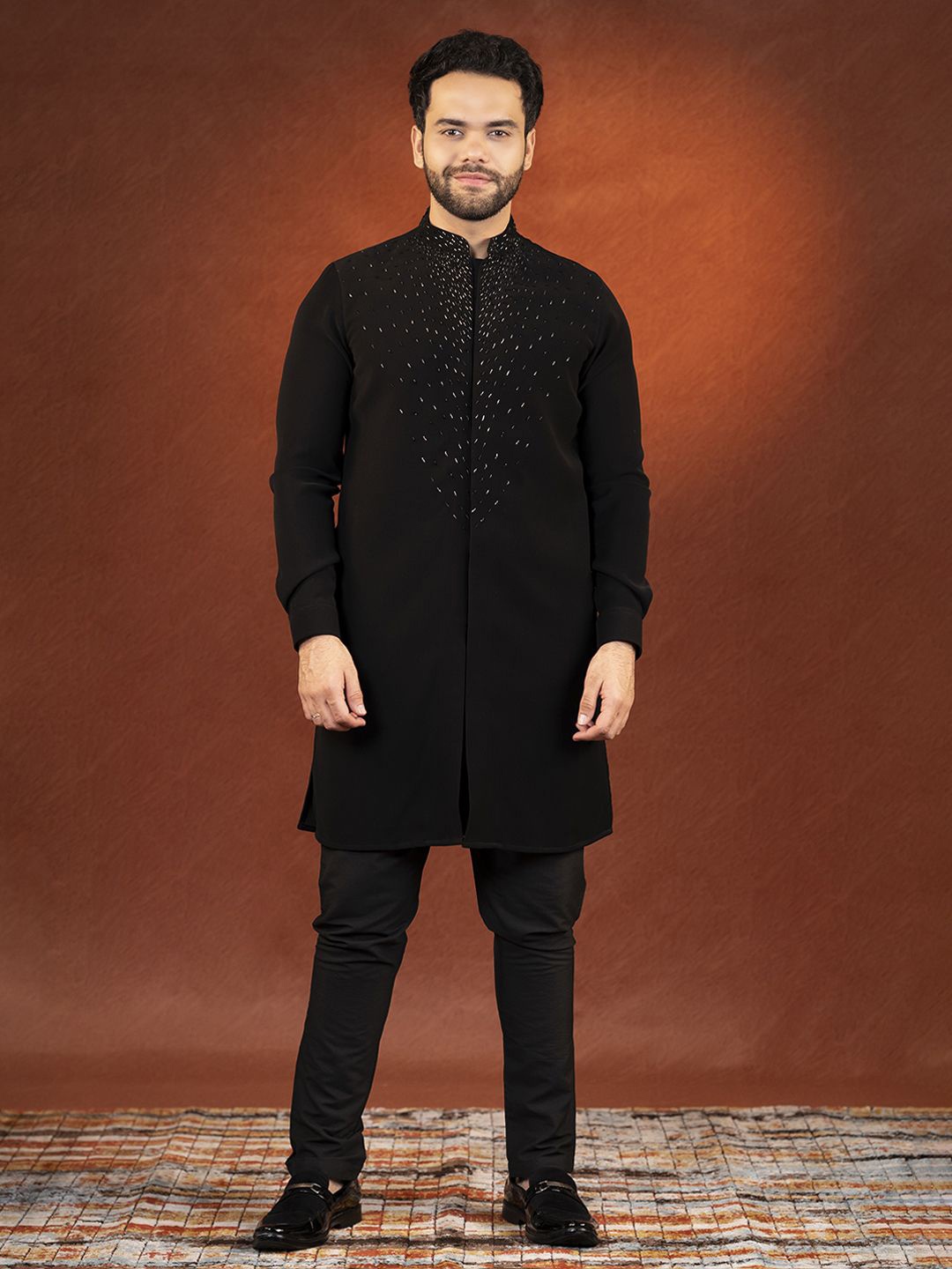 

TheEthnic.Co Men Floral Embroidered Straight Kurta with Trousers, Black