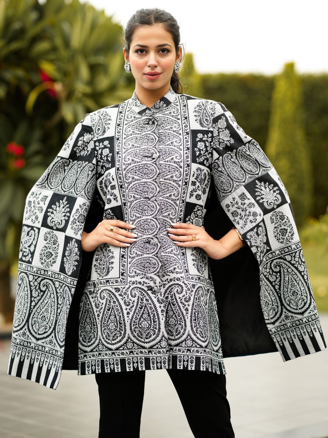 

HOUSE OF KIRNA'S WITH LOGO OF HOK Printed Longline Button Shrug, White