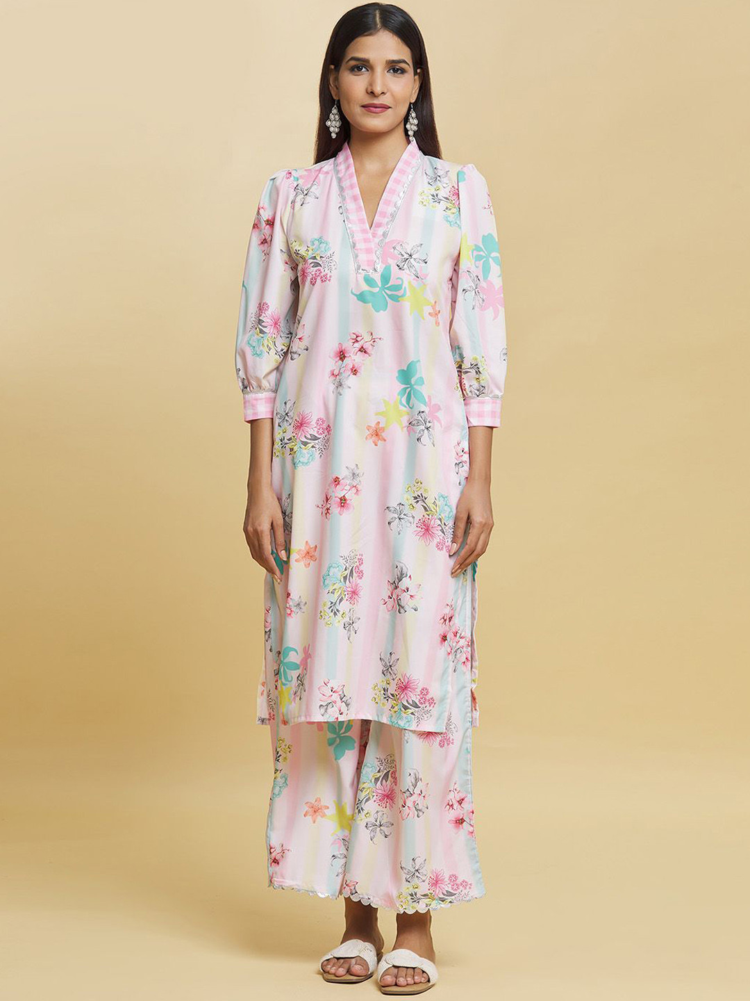 

Adara Khan Floral Printed Regular Straight Kurta with Palazzos, Green