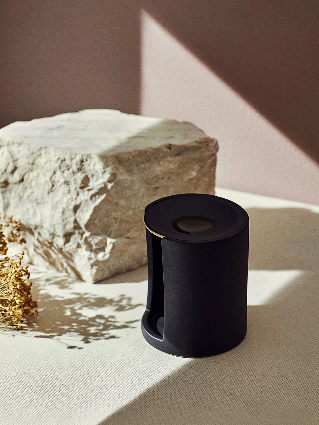 

H&M Black Stoneware Oil Burner