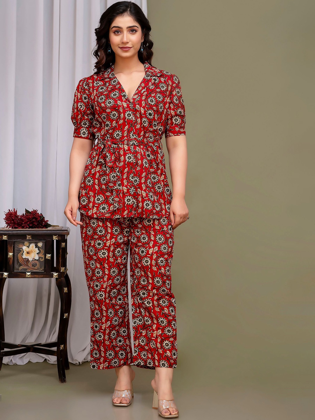 

MURLI KURTI Floral Printed Short Sleeves Pure Cotton Shirt With Trouser, Maroon