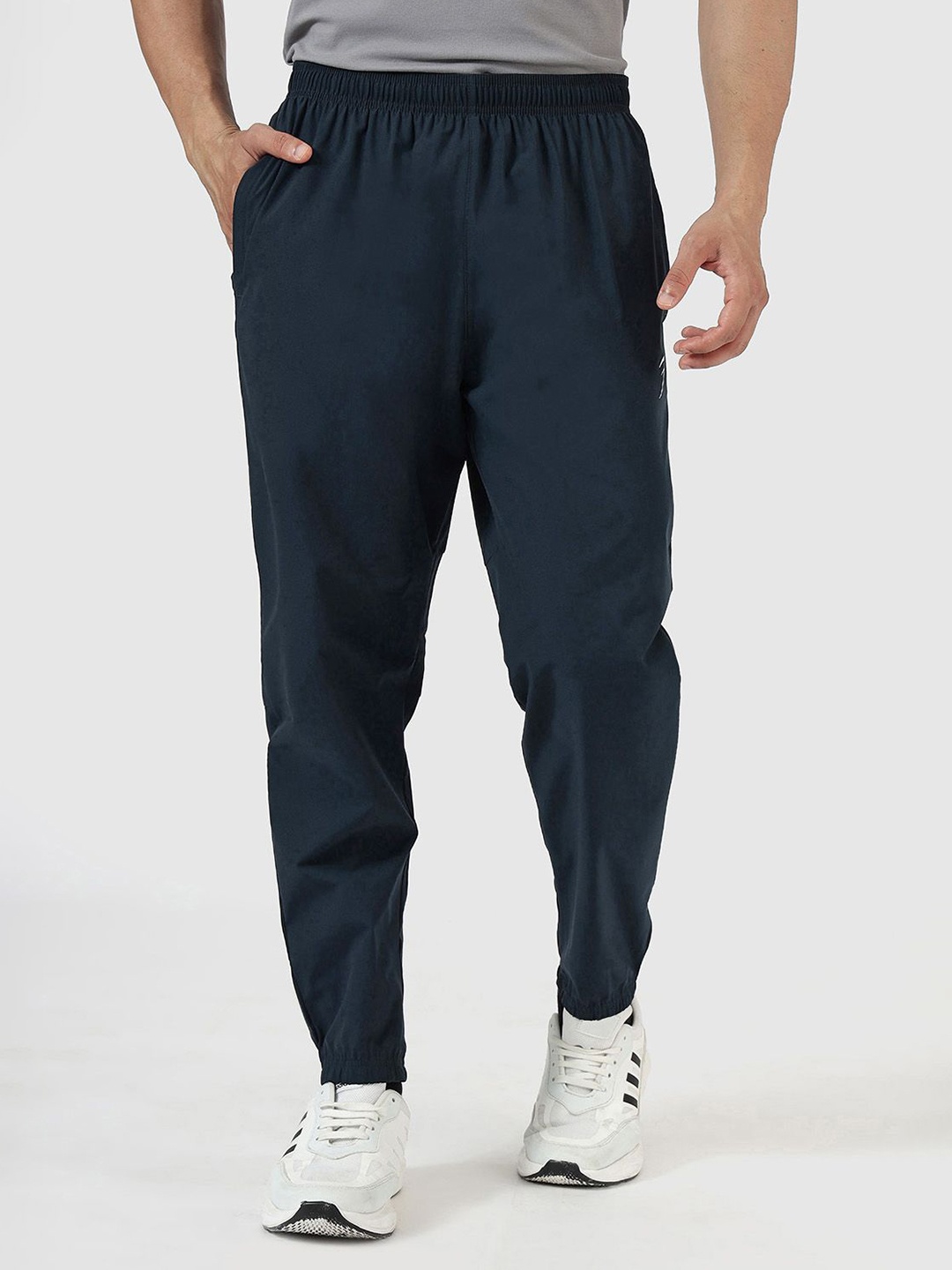 

FUAARK Men Mid-Rise Regular Fit Joggers, Navy blue