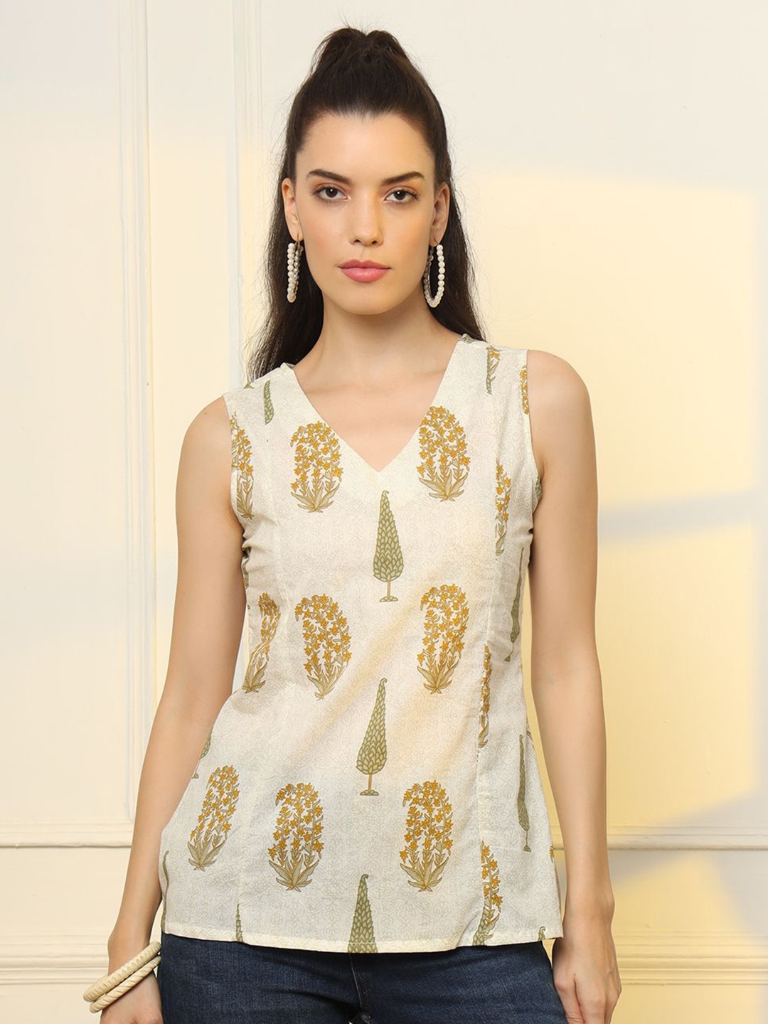 

Yufta Women Ethnic Motifs Printed Pure Cotton Boxy Crop Top, Beige