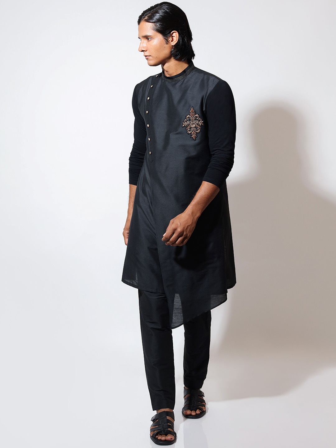 

VIVEK KARUNAKARAN Men Regular Kurta with Churidar, Black