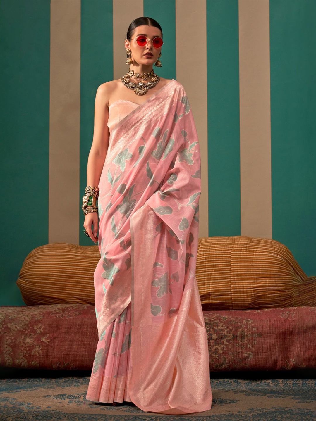 

DEVATITHI Floral Zari Linen Blend Saree, Pink
