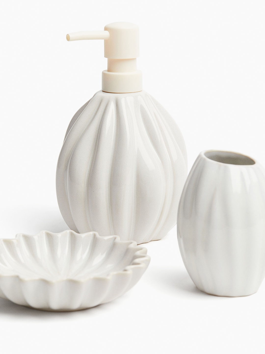 

H&M White Stoneware Soap Dish