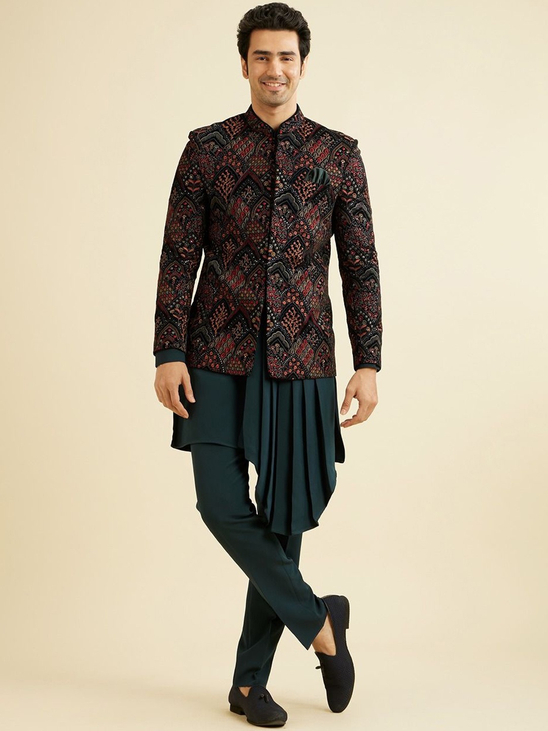 

Manyavar Men Thread Embroidered Sherwani Set, Green