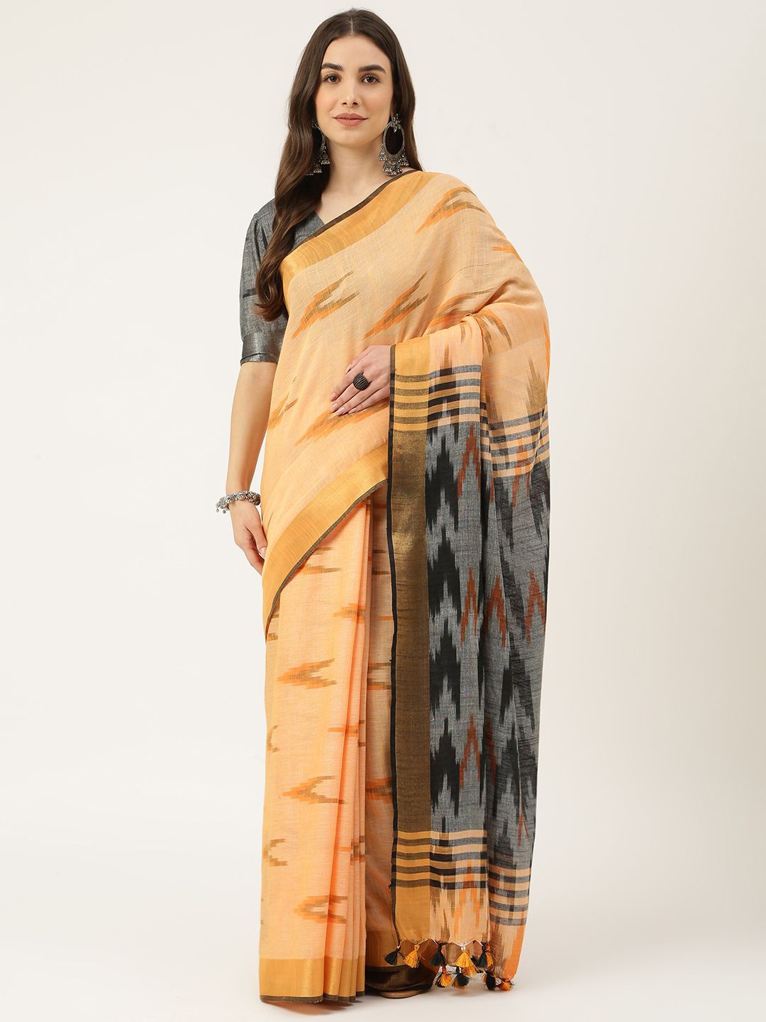 

DECKEDUP Ikat Geometric Printed Saree With Blouse Piece, Orange