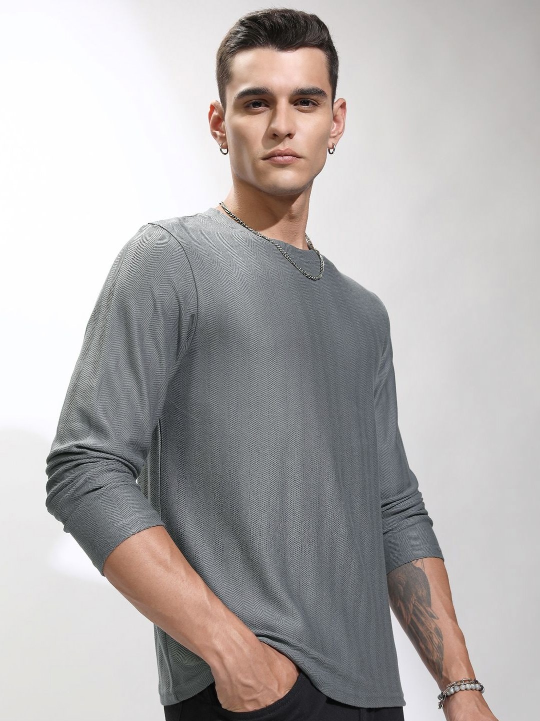 

HIGHLANDER Men Self Design Round Neck Cotton Relaxed Fit T-shirt, Grey